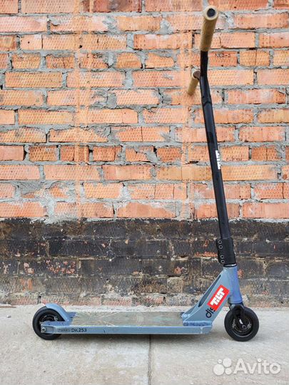 Трюковый самокат District кастом