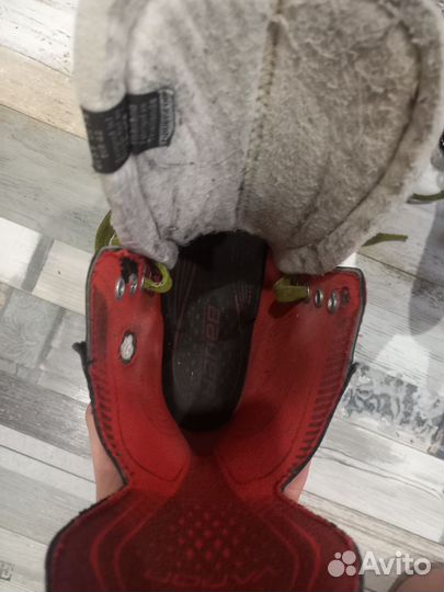 Хоккейные коньки bauer vapor x2.7. Размер 42