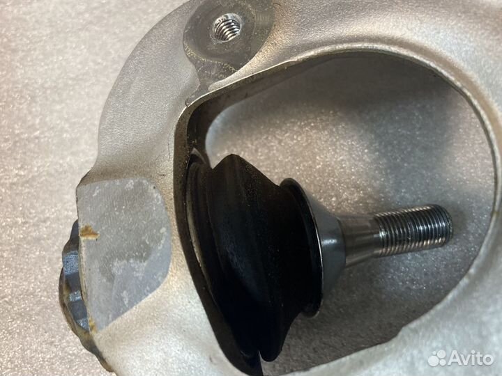 Поворотный кулак передний mercedes 166 292