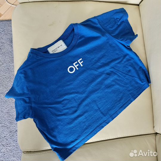 Короткая футболка женская