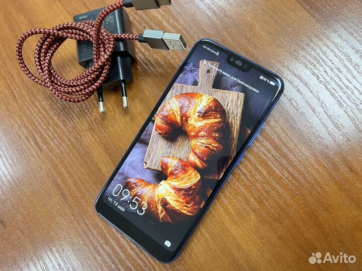 HONOR 10, 4/64 ГБ