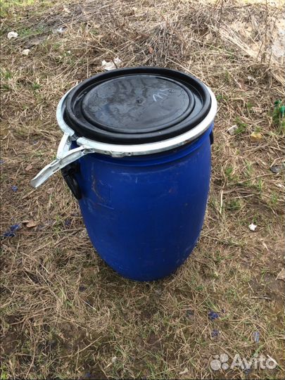 Бочки чистые пластиковые и металл бочки 200л