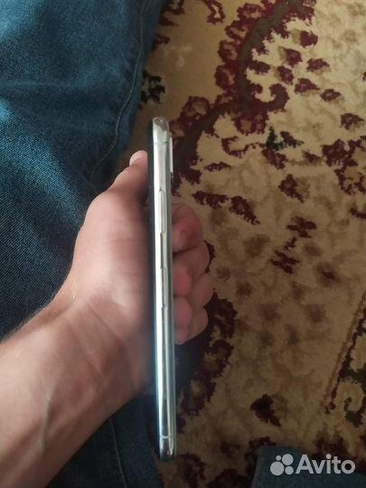 Телефон iPhone 10