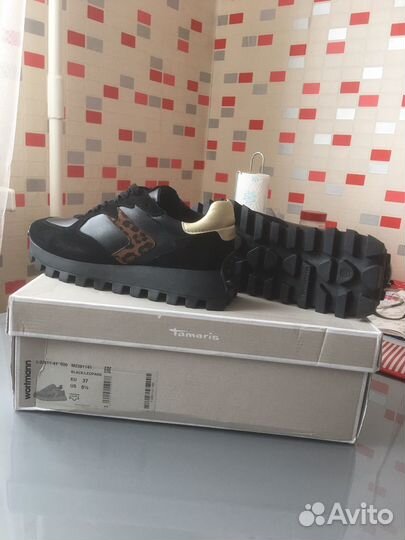 Кроссовки женские 37 размер новые