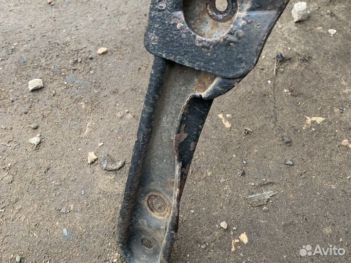 Кронштейн задний mazda 3 bk