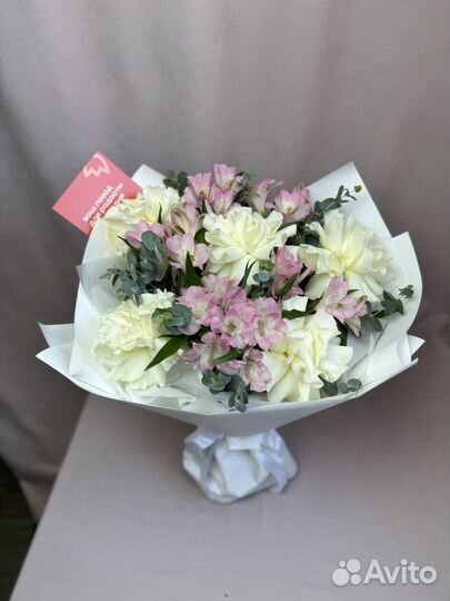 Французские розы с альстромерией