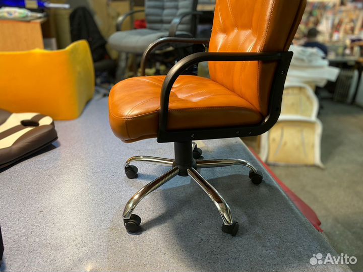 Офисное кресло