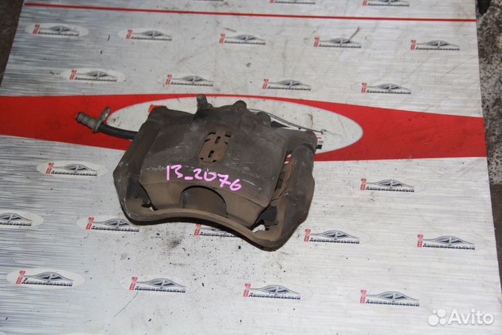 Суппорт перед право c Honda Inspire UA4 J25A