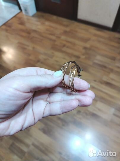 Серьги, берет, отдаю