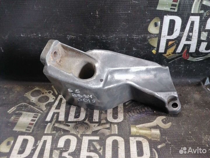 Левая опора двигателя Volkswagen Passat B5