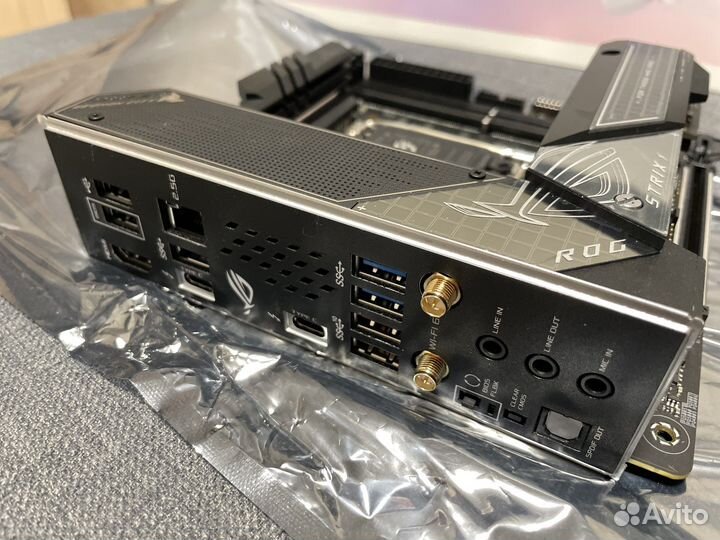 Новая материнская плата asus ROG strix Z690-I