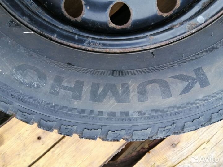 Kumho I'Zen KW22 205/70 R15 90