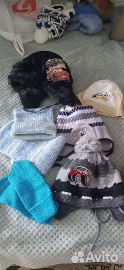 Отдам бесплатно детские и женские шапки
