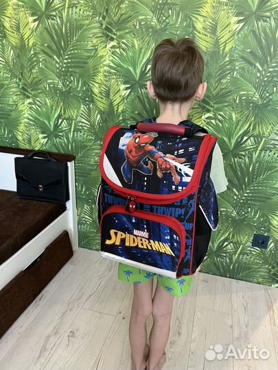 Рюкзак детский школьный человек паук