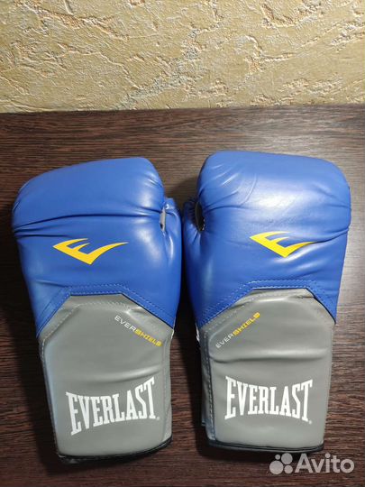 Боксерские перчатки Everlast 
