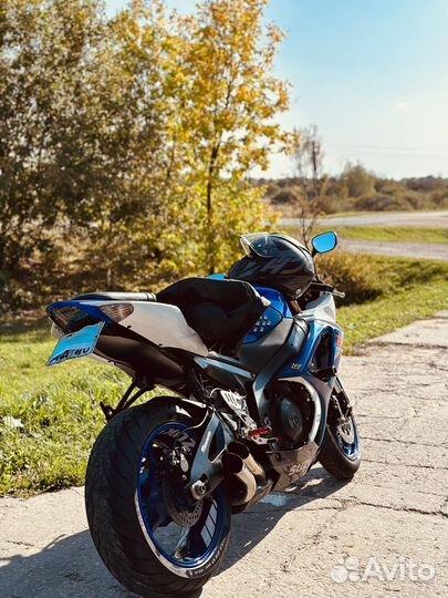 Suzuki gsx r 1000 k7