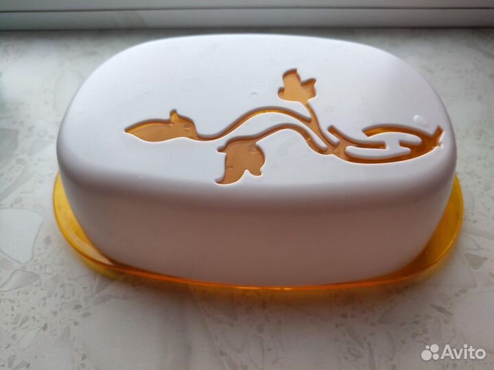 Тарелки, контейнер для яиц, маслёнка