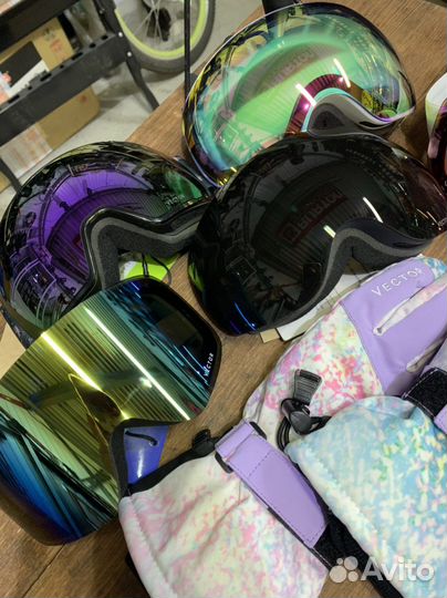 Горнолыжная маска, балаклавы, перчатки и носочки