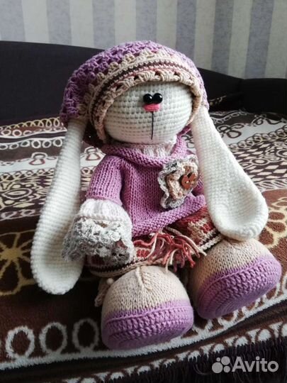 Игрушка. Вязаная зая