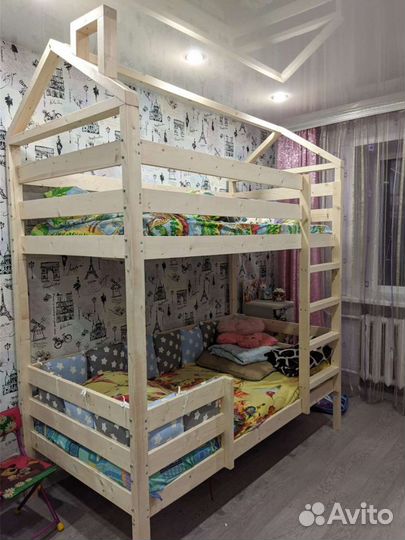 Кровать деревянная