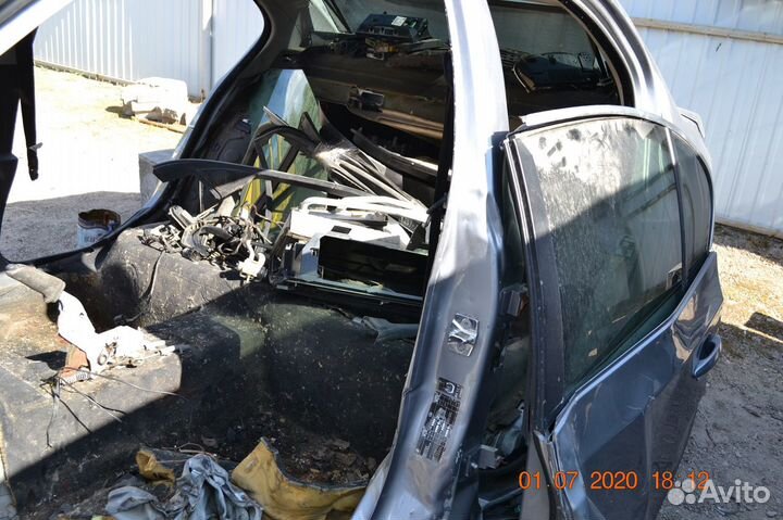 BMW E60 2004 г Распил