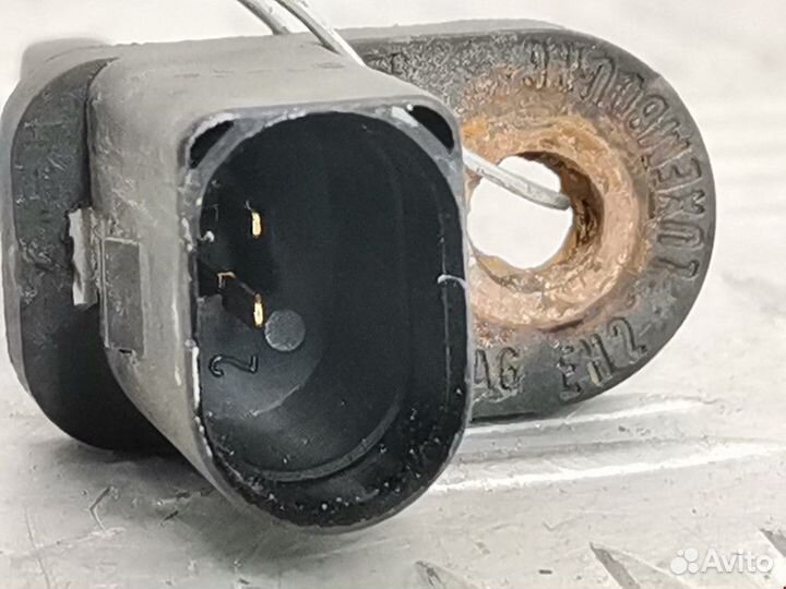 Расходомер воздуха Audi A3 8P 2004 06B905379G