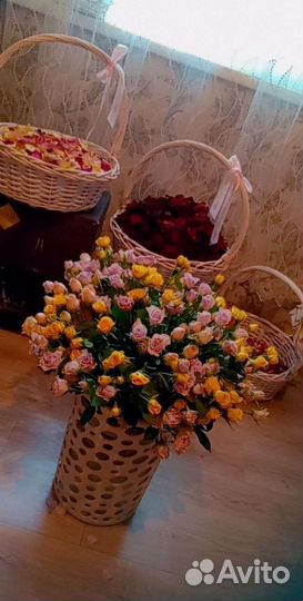 Лепестки роз