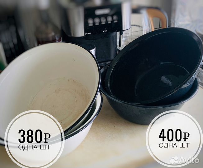 Столовая посуда тарелки, кастрюли, миски