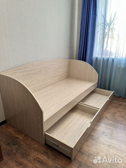 Кровать