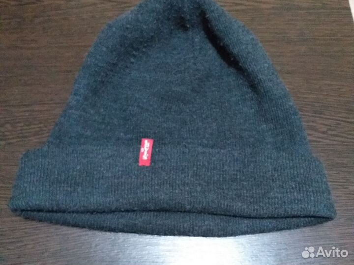 Безшовная шапка Levi's