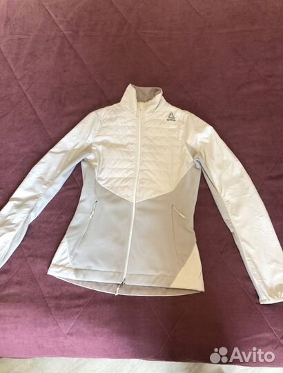 Продам куртку утепленную женскую Reebok