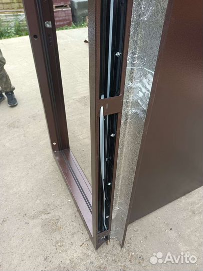 Дверь входная металлическая новая