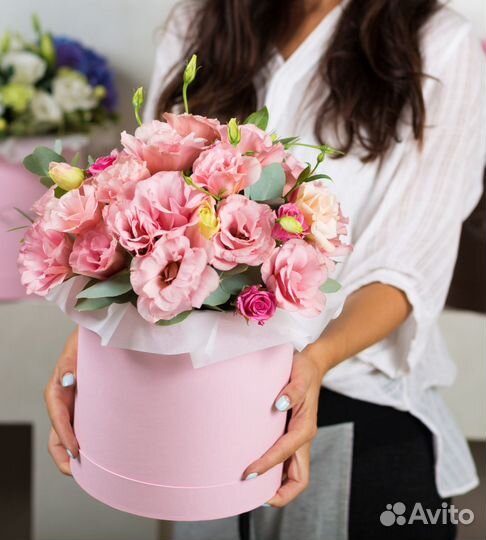 Цветы в коробке с доставкой