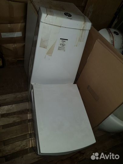 Продам унитаз (моноблок) с нижним выпуском, новый