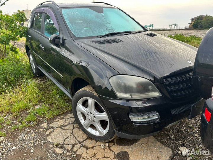 Накладка двери багажника Mercedes-Benz Ml350 W164