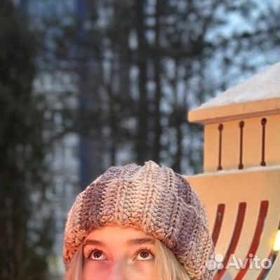 Женская шапка ручной работы