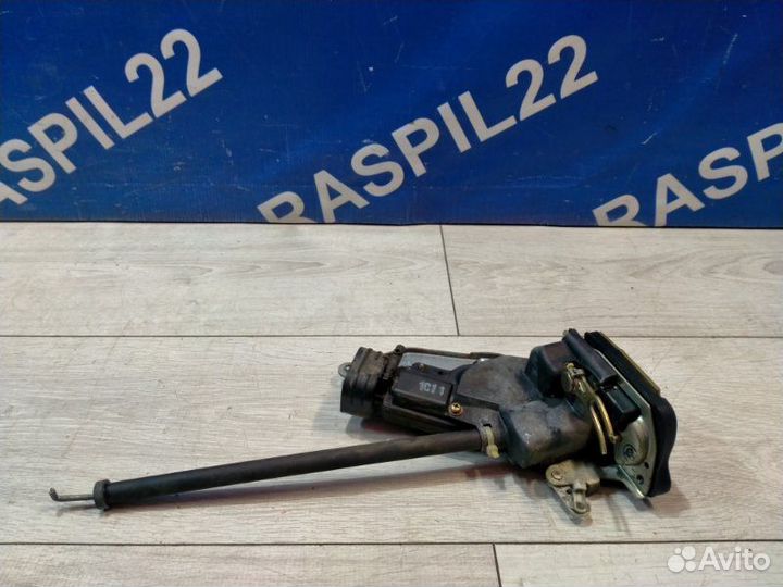 Замок двери задний правый Toyota Cresta GX100 1GFE