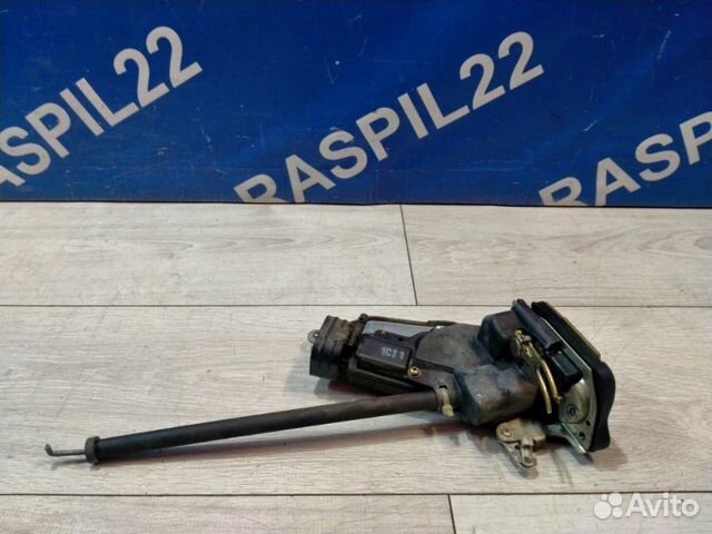 Замок двери задний правый Toyota Cresta GX100 1GFE