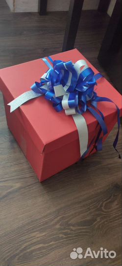 Подарочная коробка