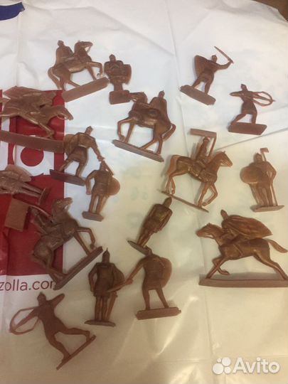 Солдатики пластмассовые СССР коричневые