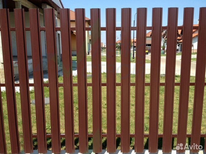 Забор из штакетника