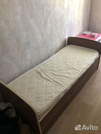 Кровать с матрасом 160*60
