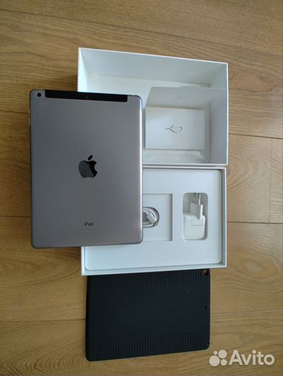 Планшет Apple iPad Air 32Gb Wi-Fi + SIM