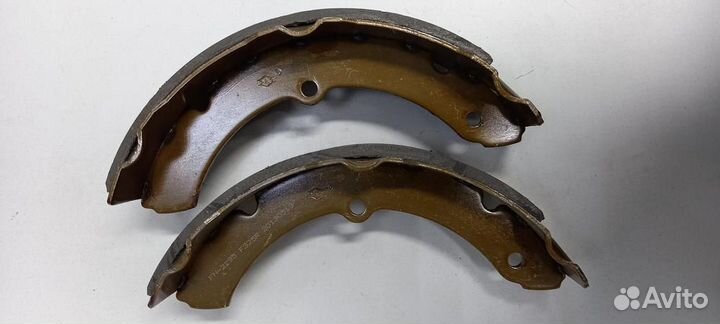 Тормозные колодки барабанные - zevs