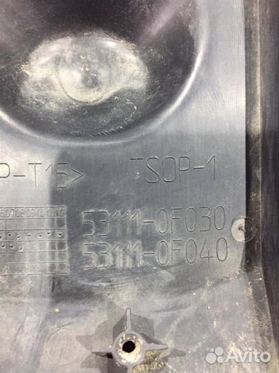 Решетка радиатора toyota Verso 2009