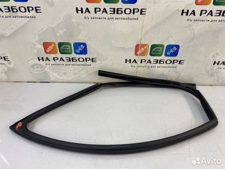 Уплотнительная резинка стекла двери передняя