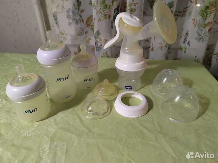 Молокоотсос ручной Сhicco. Бутылочки avent 3 шт