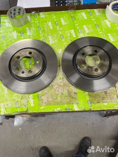 Диск тормозной Volkswagen Audi. DF2804