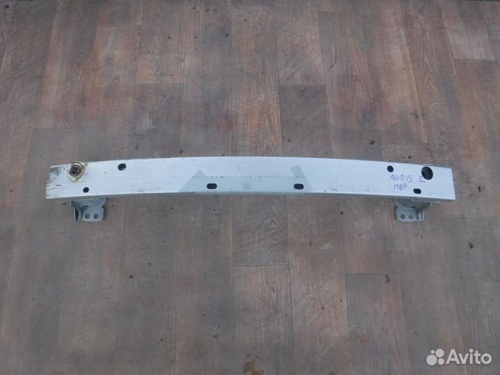 Усилитель переднего бампера Toyota Auris 2 2014