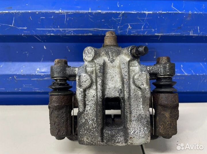 Суппорт задний правый Hyundai Verna 2 1.4 G4EE